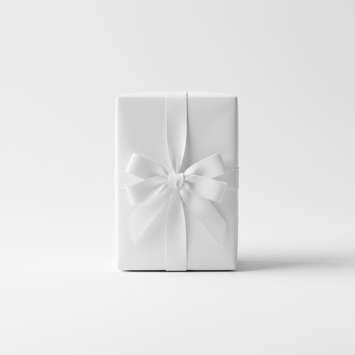 Valkoinen paketti valkoisilla nauhoilla tasaisella taustalla